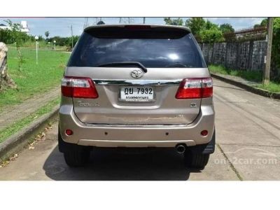 Toyota Fortuner 3.0 V SUV A/T ปี 2010 รูปที่ 3